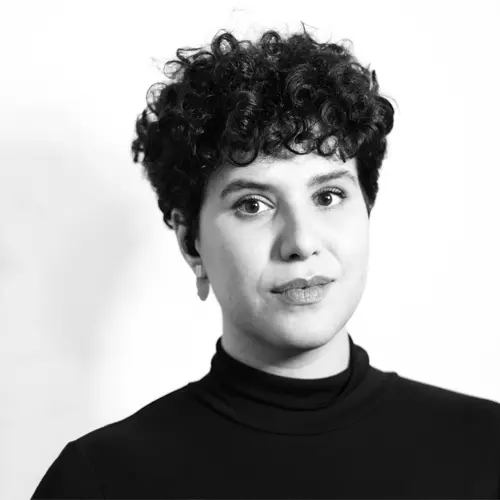 Portrait de Marta Gaspar Carpinteiro en noir et blanc.